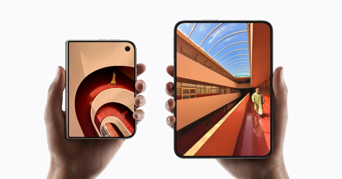 iPhone Duo chiuso, con lo schermo esterno, e aperto, con lo schermo interno